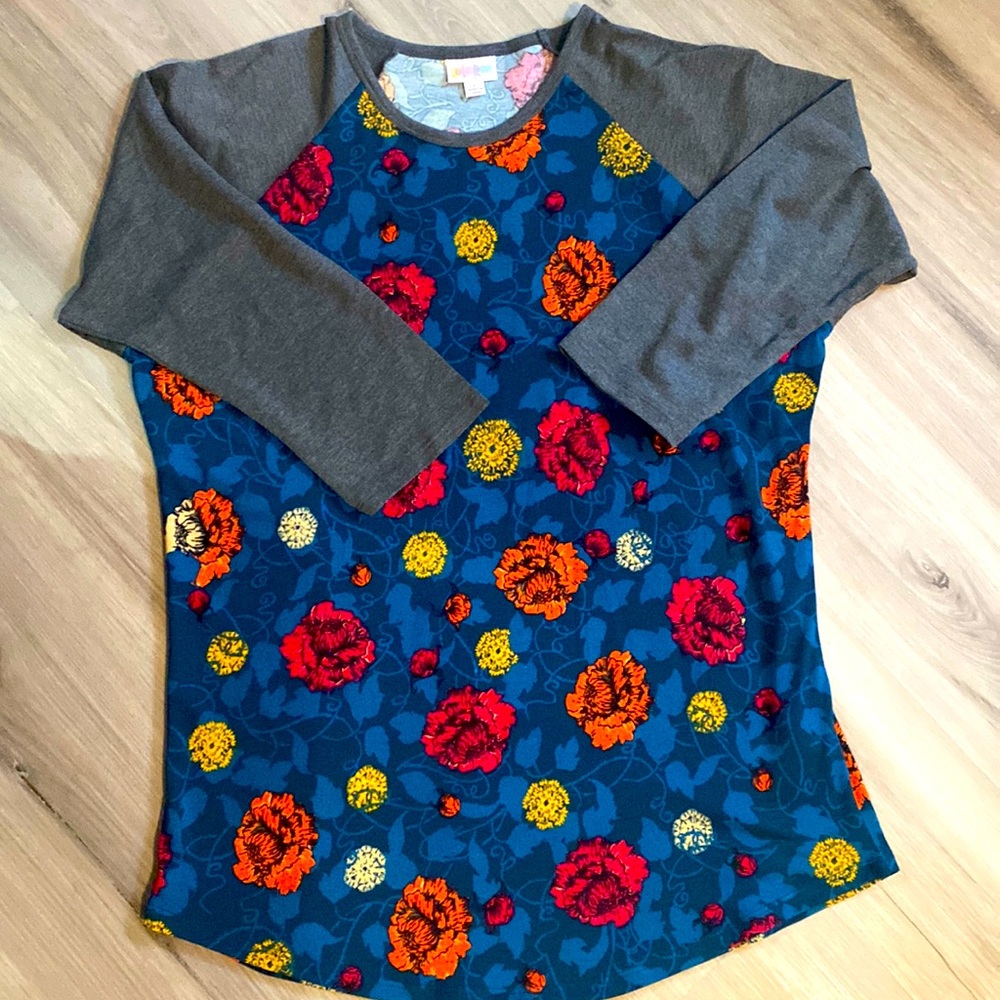 Beautiful new floral LulaRoe tee. 3/4 sleeves and vibrant colors